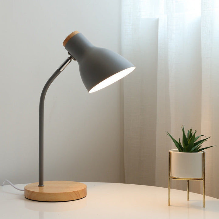 Gledelig Macaron-Tae-lampe for barnerommet – LED-nattbordlampe med leken design og robuste materialer