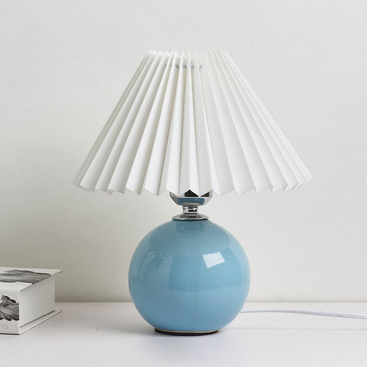 Skanto | Nordisk minimalistisk 1-lampe bordlampe laget av keramikk med folder