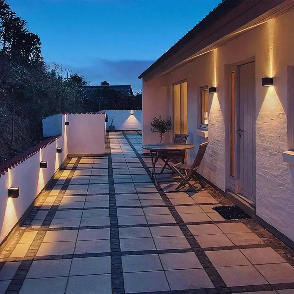 Moderne Wandleuchte fra schwarzem aluminium