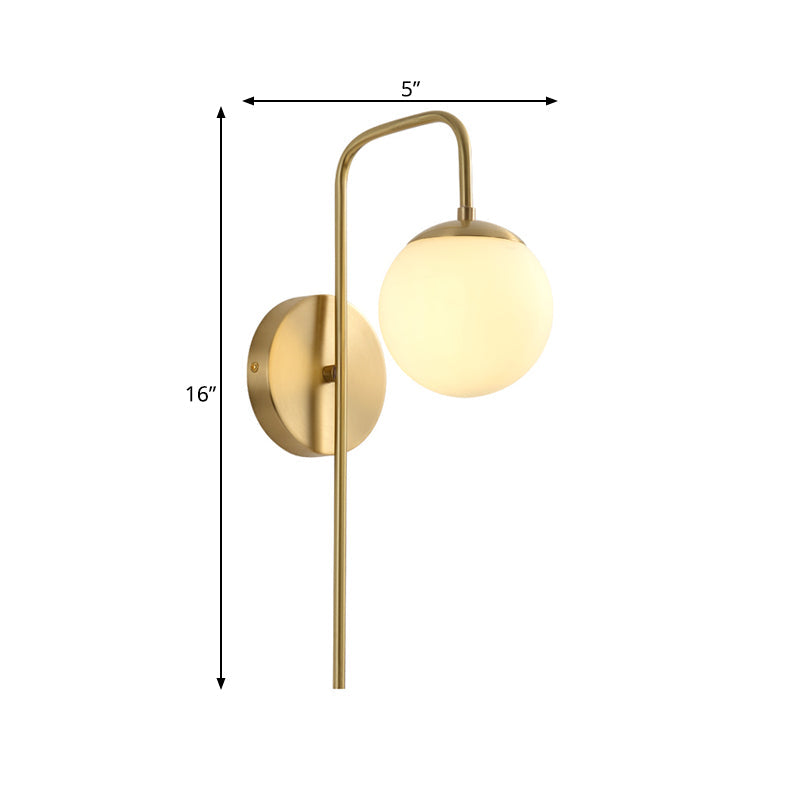 Sphere Veggmontert Lampe Minimal Frosted Glass 1 Pære Hvit Sconse Belysning med Gylden Gåsehalsarm | Skanto