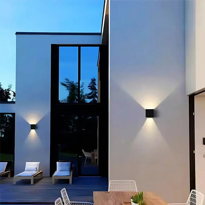 Moderne Wandleuchte fra schwarzem aluminium