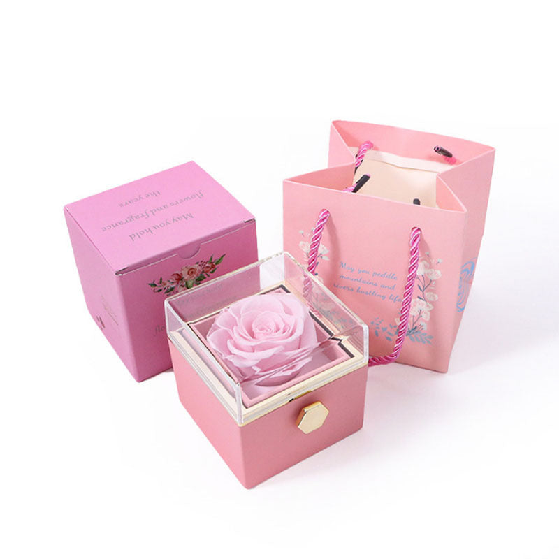 Skanto | [Ideell gave] Evig roseboks - Med gravert halskjede & kunstig rose