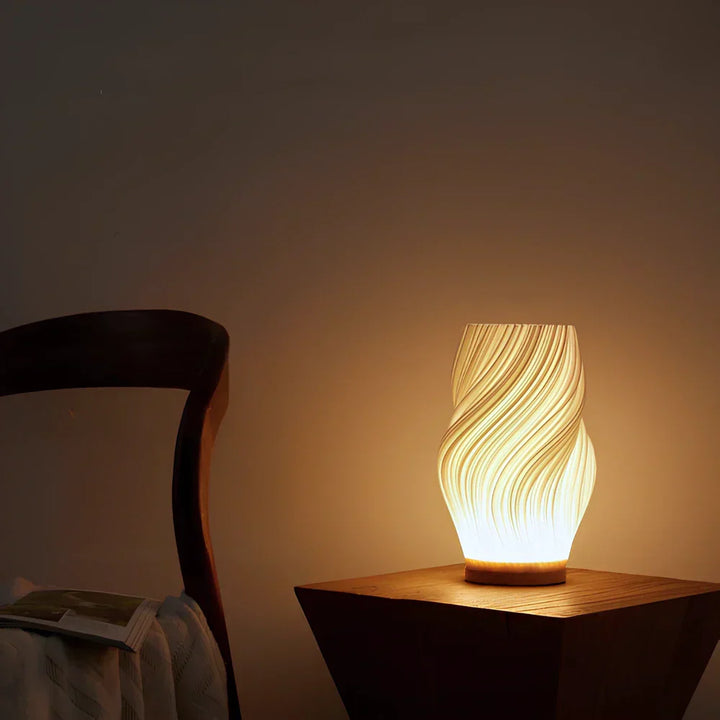 Skanto | Elegant skrivebordlampe med dimming og naturlig trebase