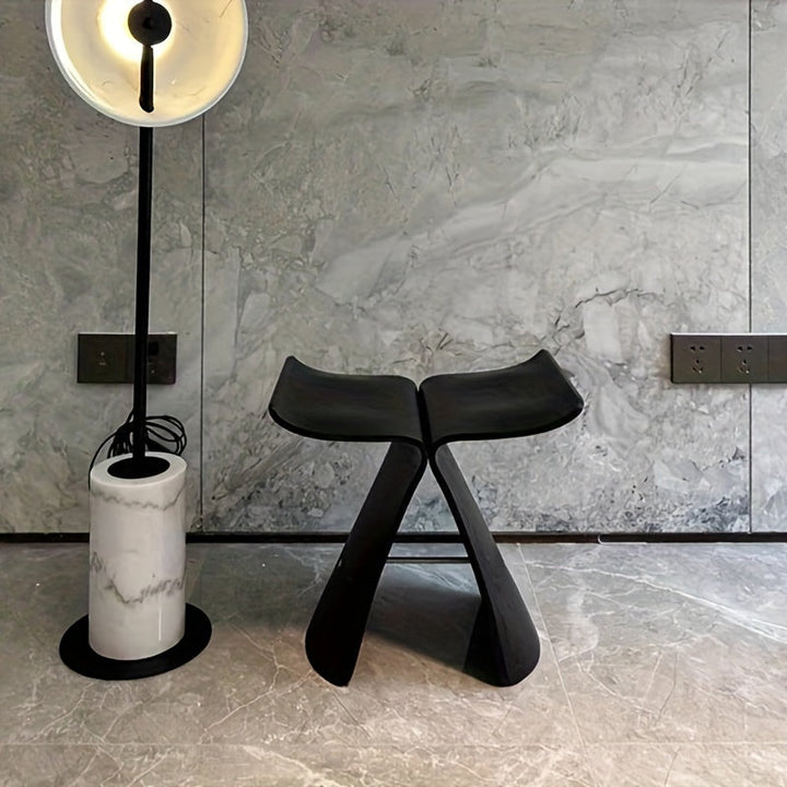 Skanto | Elegant Butterfly Stool – Tidøst Design for Stue og Inngang