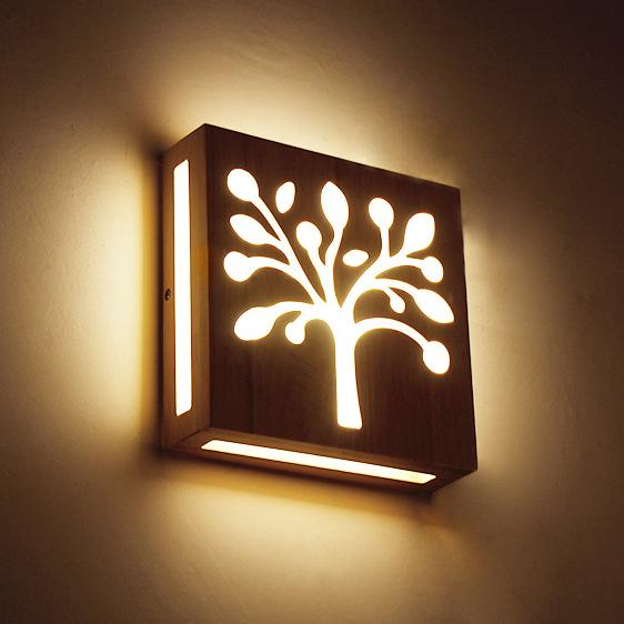 NatureShine – Atmosfærisk LED Vegglampe i Trebolle