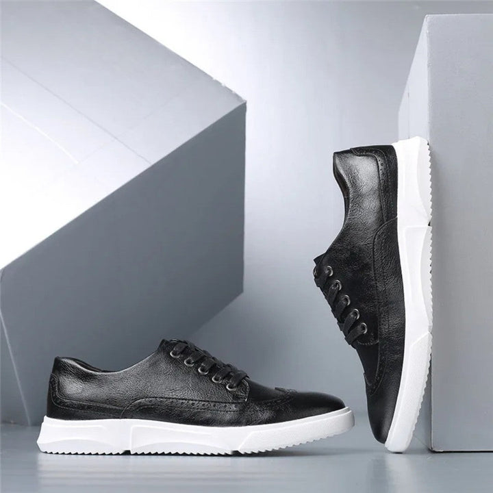 Brogue-sneakers i skinn med gummisåle