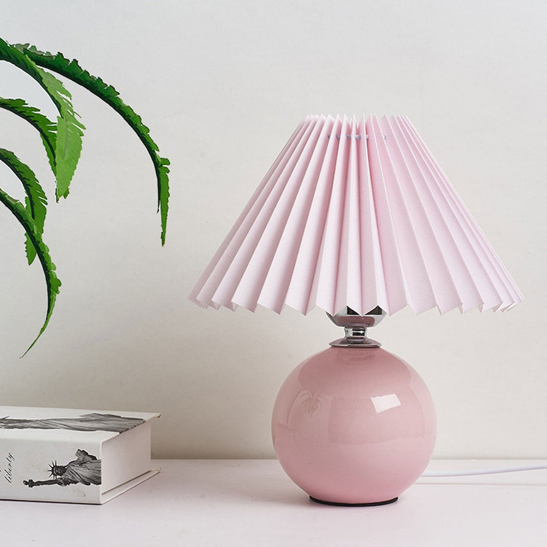 Skanto | Nordisk minimalistisk 1-lampe bordlampe laget av keramikk med folder