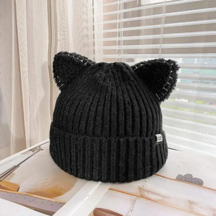 Skanto | Kattenoor Vinterlue CosyCharm – Myk strikket lue for kvinner med leken utseende