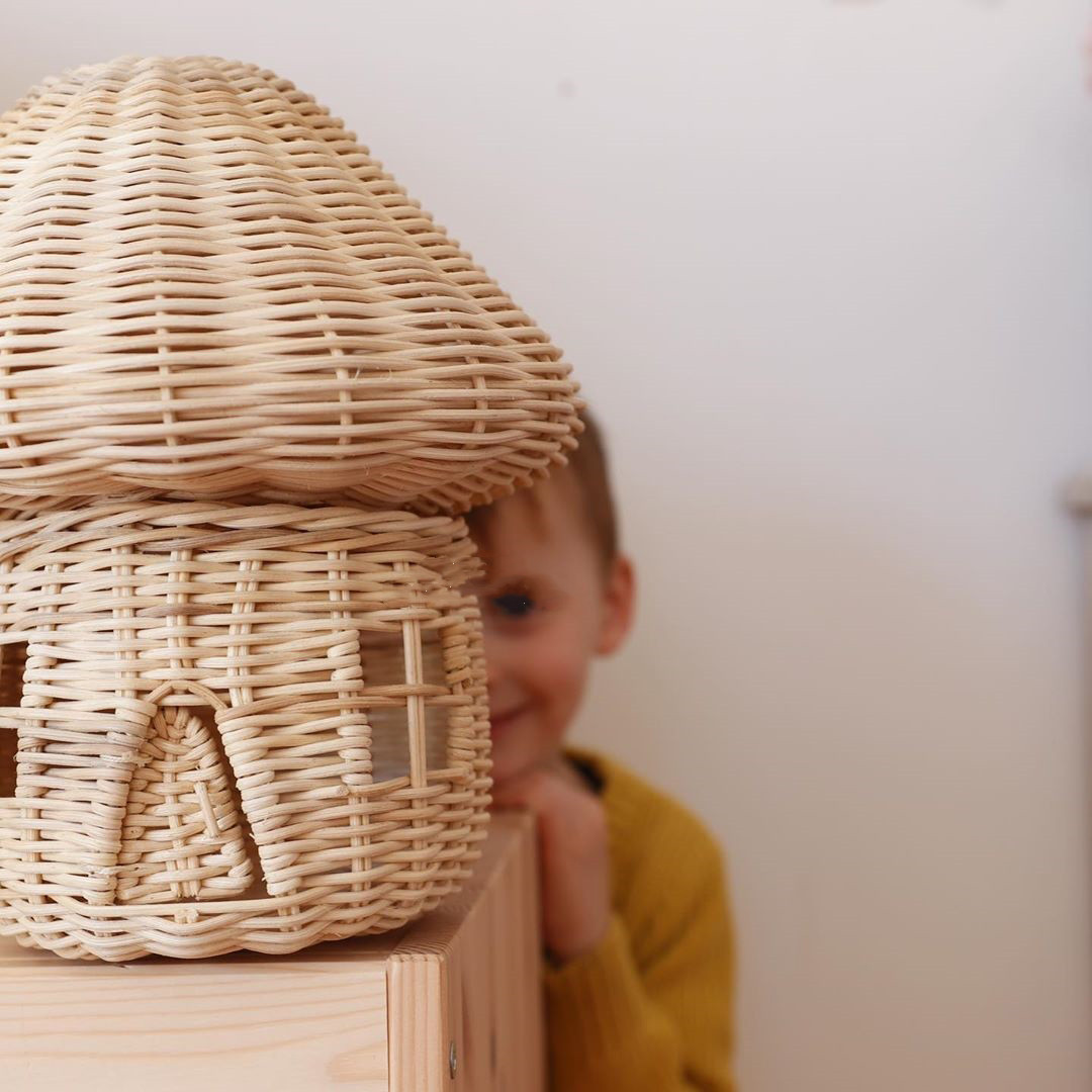 Skanto | Håndlaget Rattan Sopp Hus Ornament – Vakkert Vevd Dekorasjon for Hjemmet