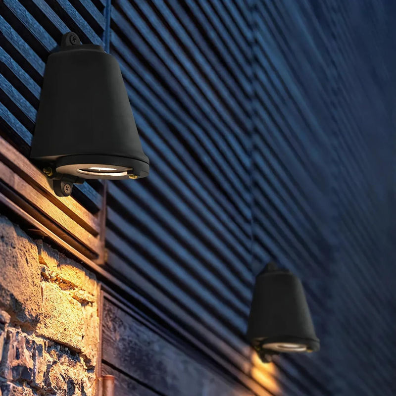 Elegant utendørs aluminium vegglampe | Skanto