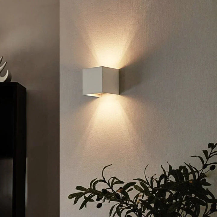 Skanto | Moderne svart aluminium vegglampe