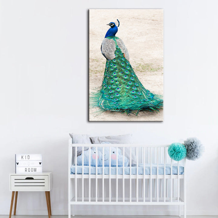 Elegant påfugl i skjørt – lerretbilde