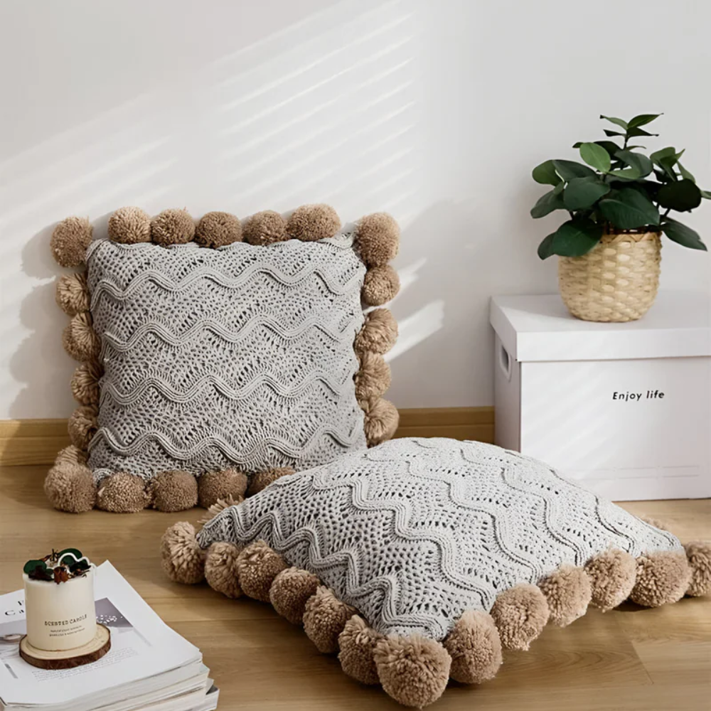 Skanto | Strikket Putetrekk med Tagger i Boho Stil