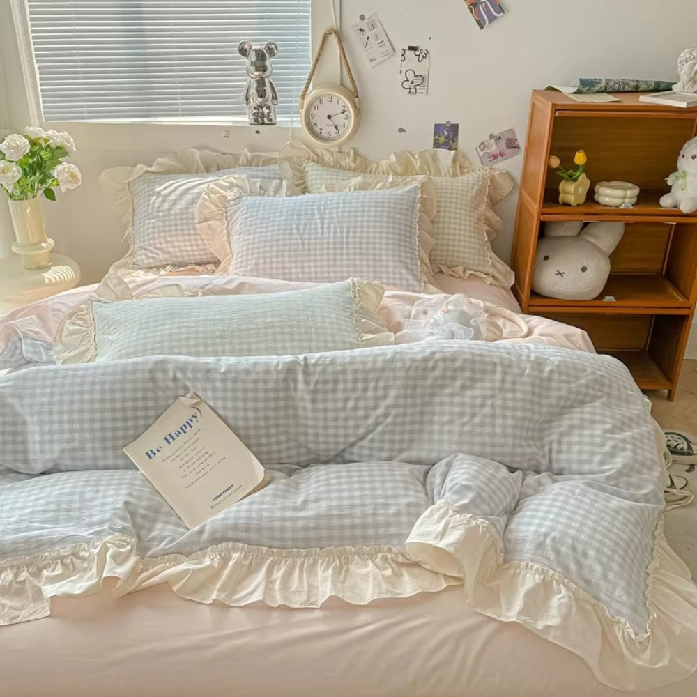 Skanto | Gingham Check Ruffled Edges Sengetøys Sett