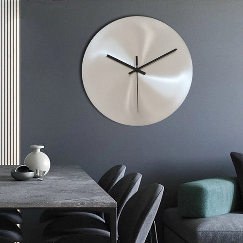 Elegant veggklokke laget av rustfritt stål for tidløs stil | Skanto