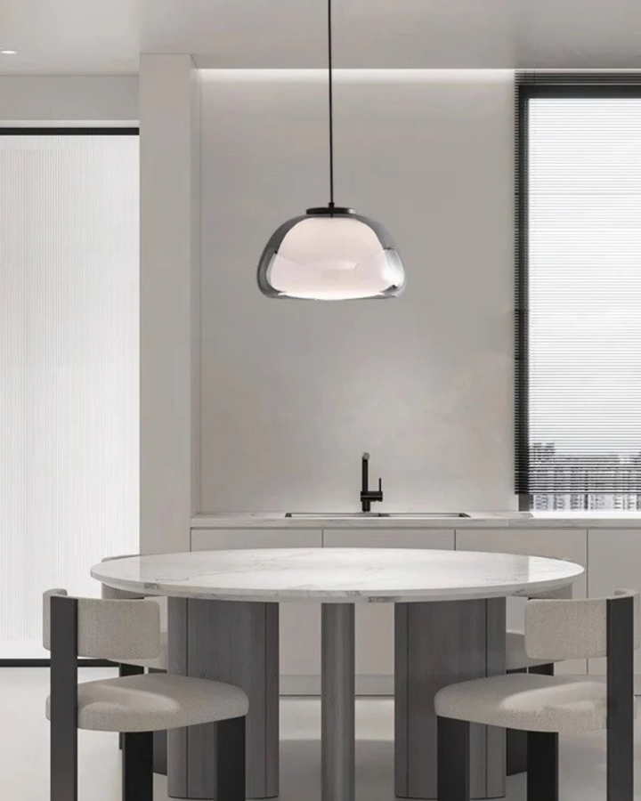 Skanto | Elegant lampe i form av en glasskuppel med krystallaccent