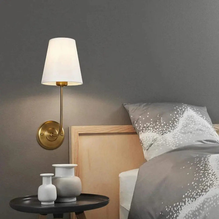 Skanto | LoomGlow – Moderne Vegglampe med Vevd Metall og Mykt Stoff