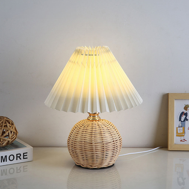 Skanto | Moderne Bordlampe med Hvit Plisserte Skjerm