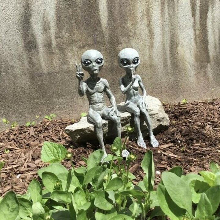 Alien Garden Statue | Skanto