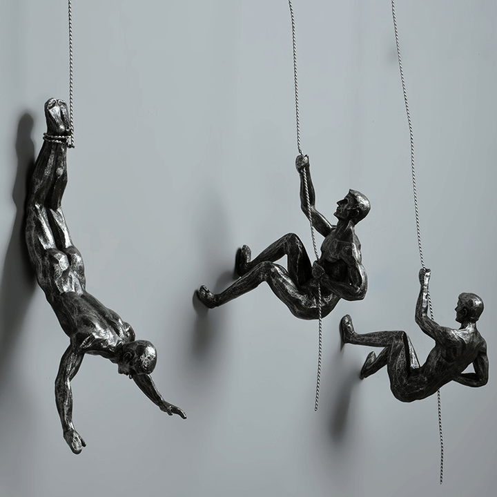 Skanto | Klatrende Mann Vegg Skulptur Sett – Moderne Harpiks Kunst