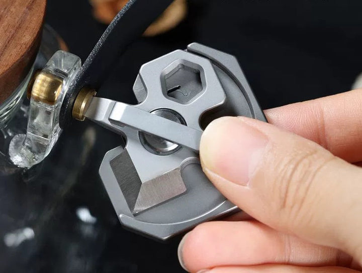 Skanto | Titanium EDC Multi-verktøy - Skrutrekker, Skiftenøkkel, Kul Pendel