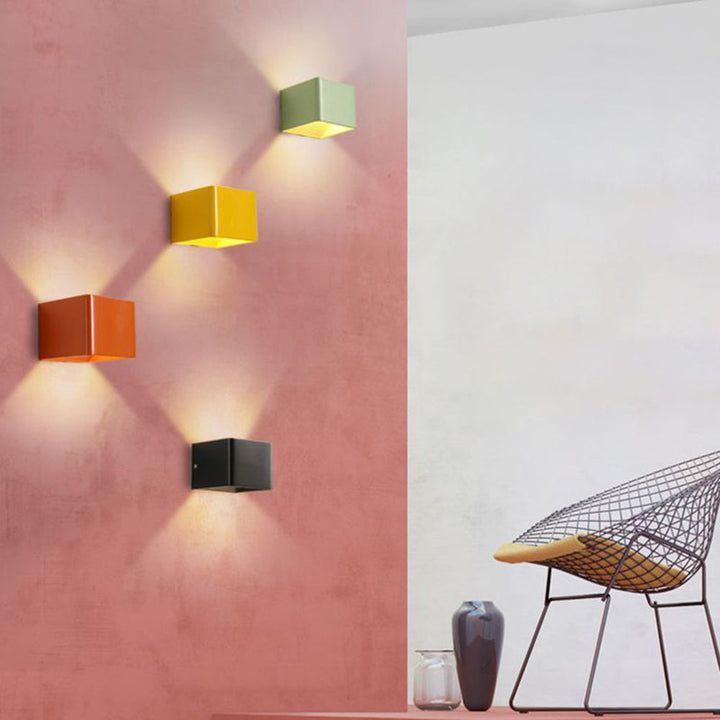 LumiBox – Firkantet LED-vegglampe | Modern design i ack, hvit og grønn for soverom og stue