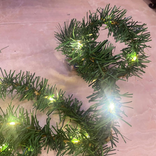 Skanto | EverWall – Det plassbesparende juletreet for enhver vegg