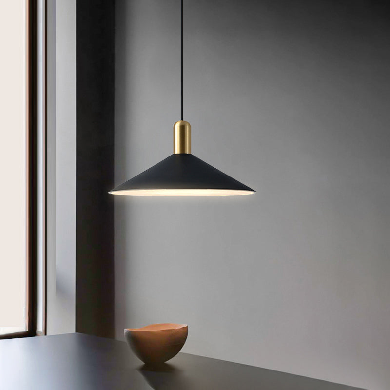 Skanto | Enkel Moderne Kegleformet LED Pendellampe