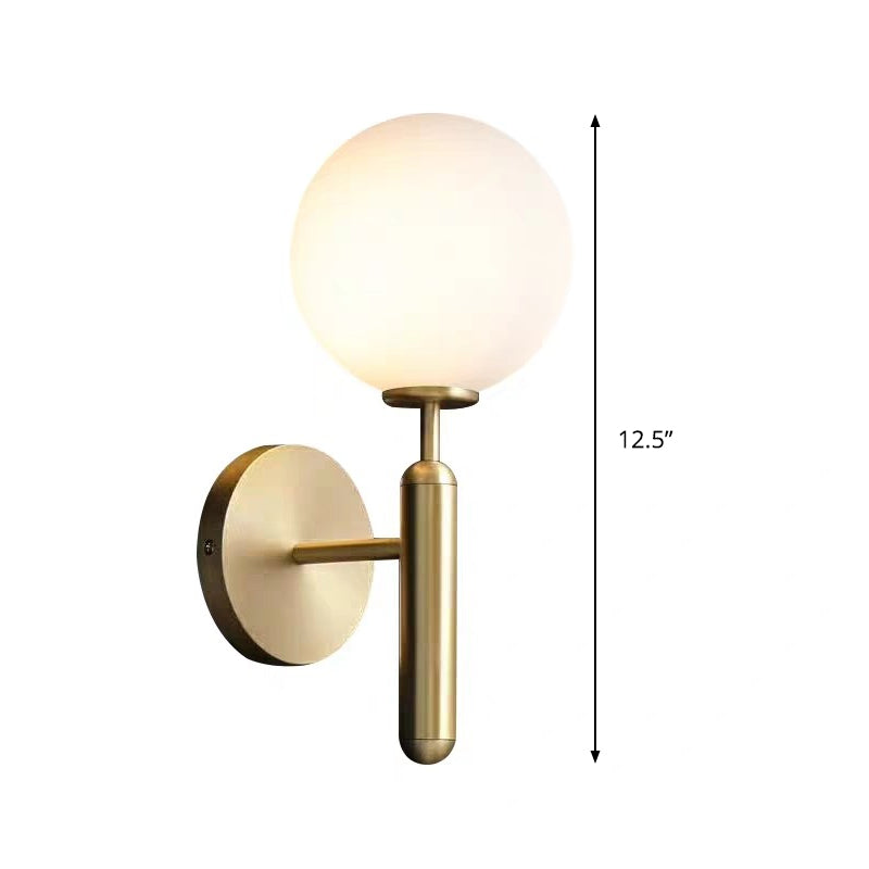 Milky Glass Ball Veggelys Moderne 1 Hode Messing Veggmontert Lysarmatur med Metall Blyantarm | Skanto