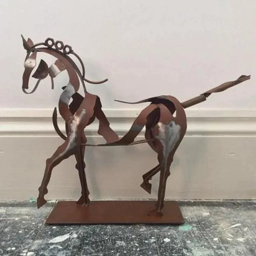 Skanto | Hest Skulptur - AdonisMetal - Rustikk Eleganse - Tidløst Dekorativt Stykke