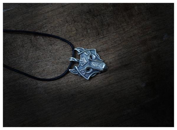 Norse Wolf Head Necklace - Gratis frakt! | Skanto