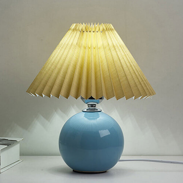 Skanto | Nordisk minimalistisk 1-lampe bordlampe laget av keramikk med folder