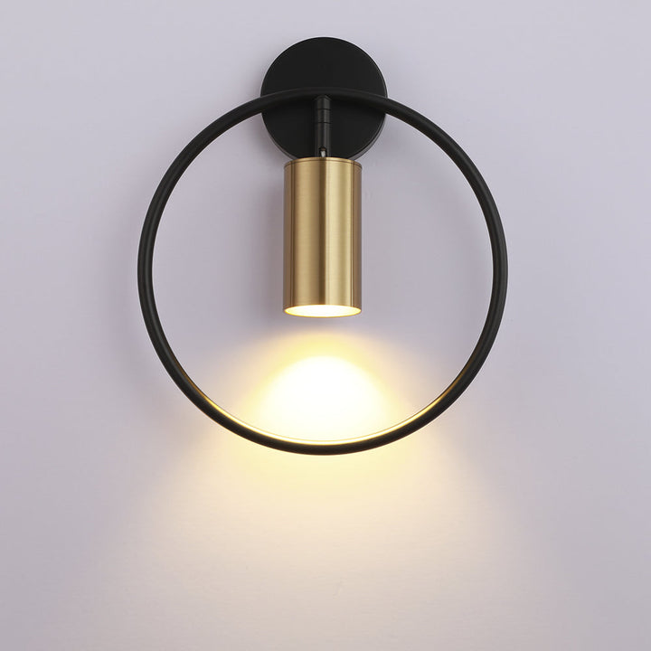 FlammeLuxe – Elegant Gull Vegglampe for Ambient Belysning Skanto
