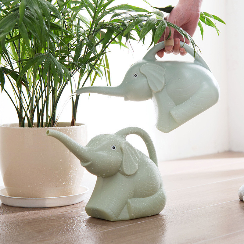 Skanto | Søt elefant vanning kanne for hagen i forskjellige farger