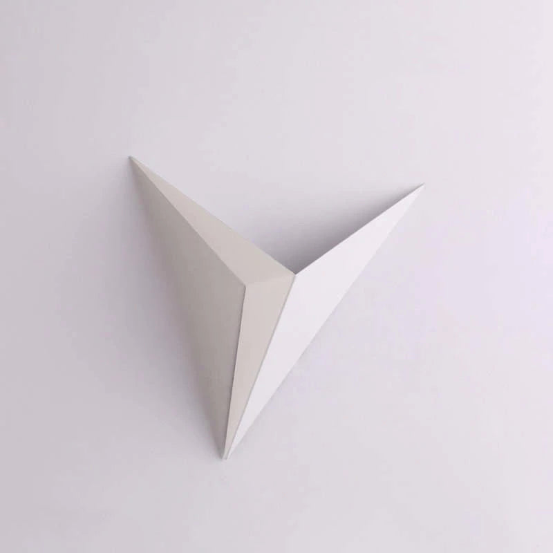 Minimalistisk trekantet LED-vegglampe | Moderne design i ack/Hvit | Ideell for stue og bad