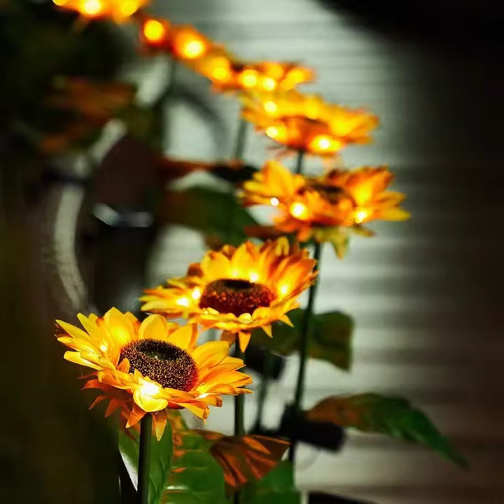 GlowPetal – Solcelledrevet LED-hagelampe med solsikke