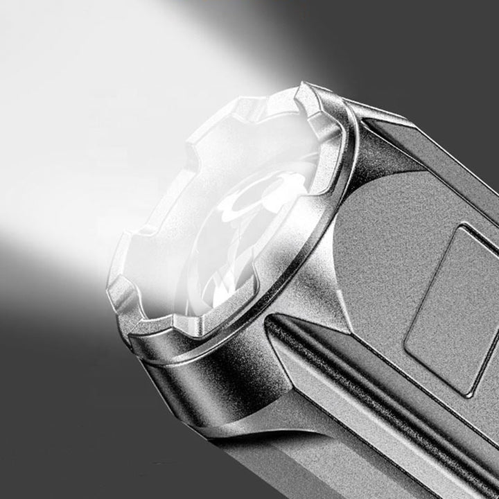 Kraftig LED-lommelykt | Skanto