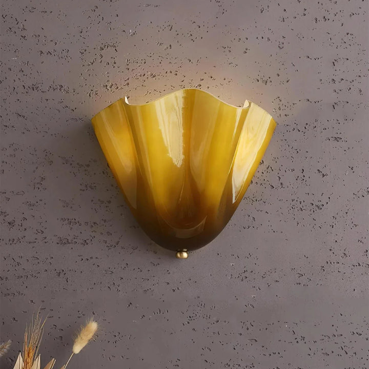 Skanto | Retro Vegglampe av Farget Glass i Skjørtformet Skallmønster