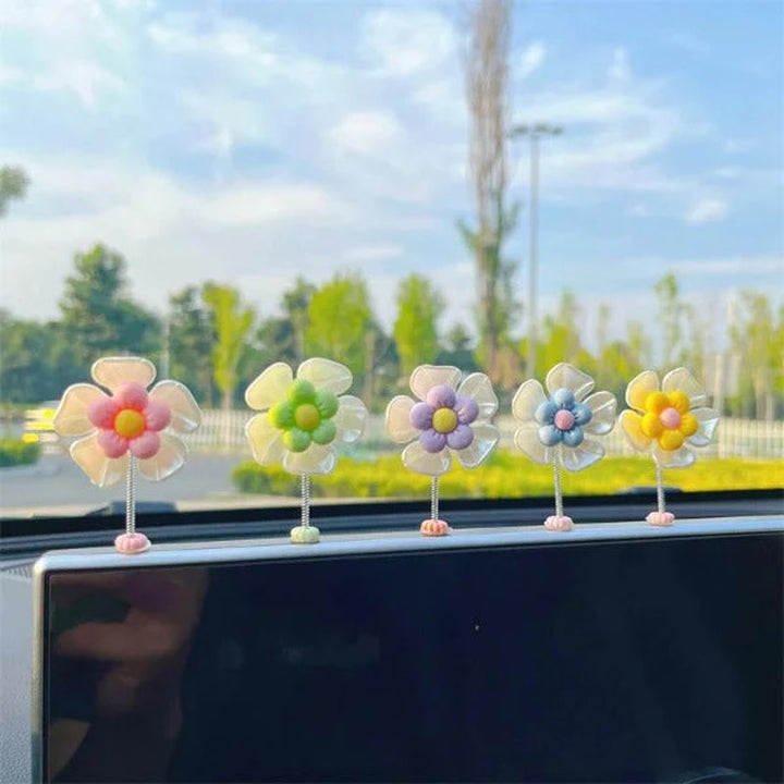 Skanto | Blomsterornamenter i bilen