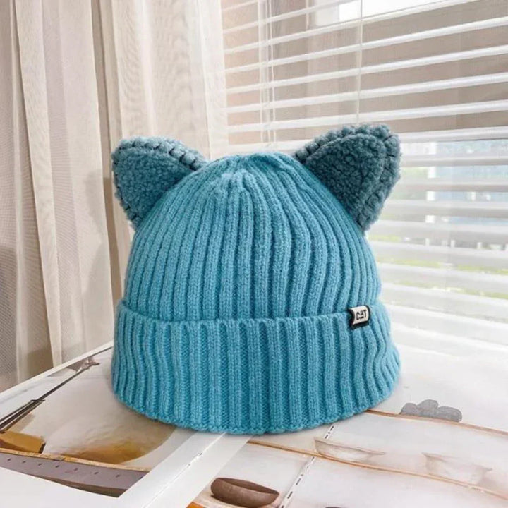 Skanto | Kattenoor Vinterlue CosyCharm – Myk strikket lue for kvinner med leken utseende