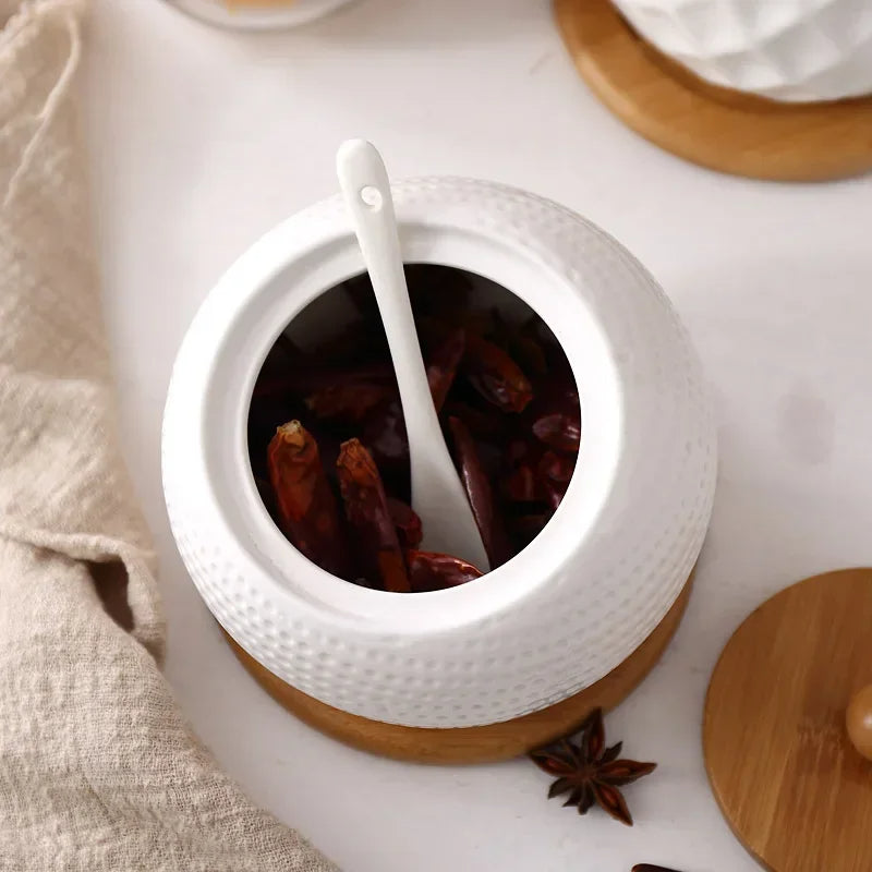 Skanto | Harmoni av smak og design – keramiske beholdere med bambuslokk