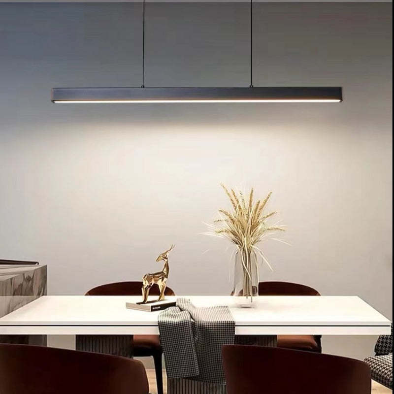 Skanto | Moderne LED Taklampe – Industriell Stil med Skinndetaljer