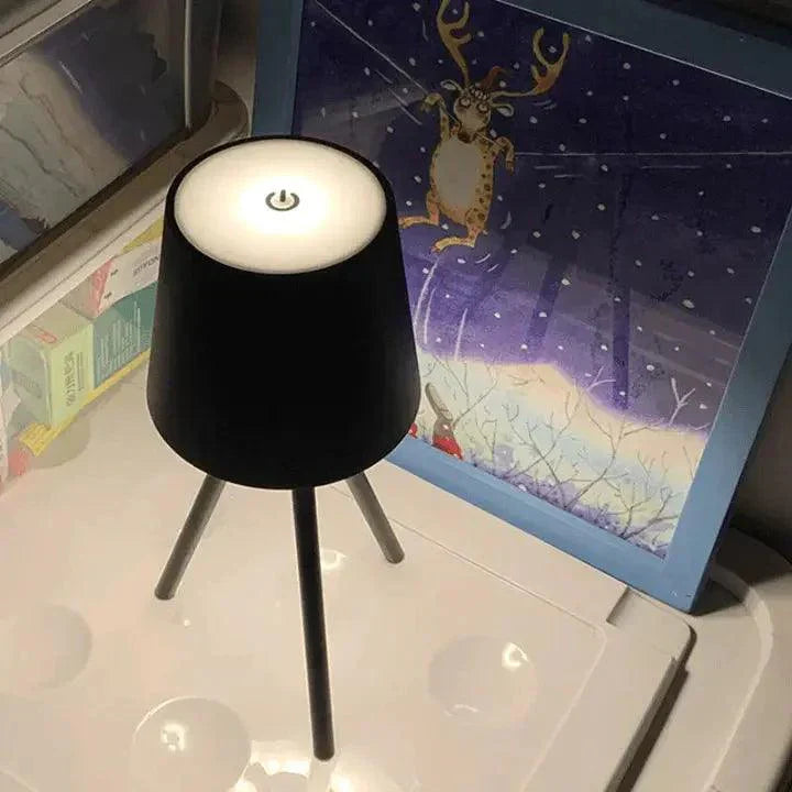 Skanto | LumaStand - Elegant Stativ Bordlampe
