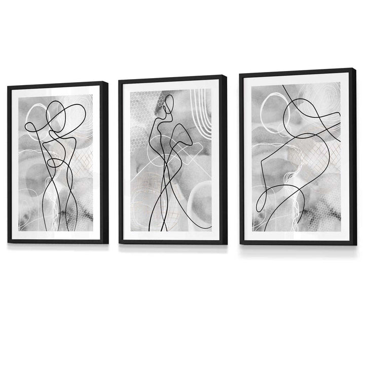 Abstrakt sett med 3 innrammede kunsttrykk med motiver fra moteverdenen i svart og grått.
