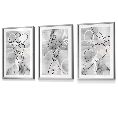 Abstrakt sett med 3 innrammede kunsttrykk med motiver fra moteverdenen i svart og grått.