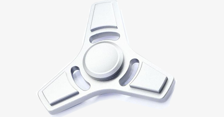 Skanto | Metallisk Finger Fidget Tri Spinner