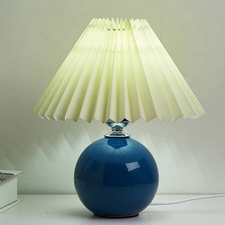 Skanto | Nordisk minimalistisk 1-lampe bordlampe laget av keramikk med folder