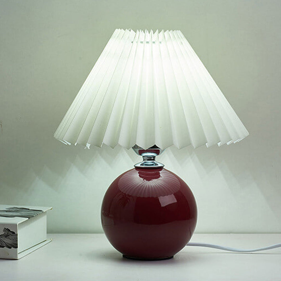 Skanto | Nordisk minimalistisk 1-lampe bordlampe laget av keramikk med folder