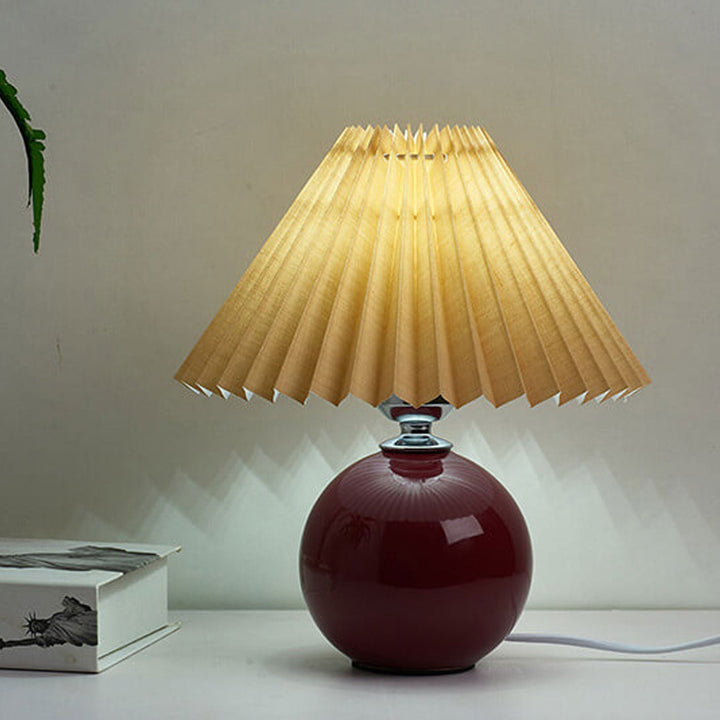Skanto | Nordisk minimalistisk 1-lampe bordlampe laget av keramikk med folder