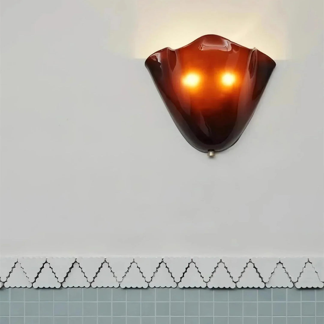 Skanto | Retro Vegglampe av Farget Glass i Skjørtformet Skallmønster